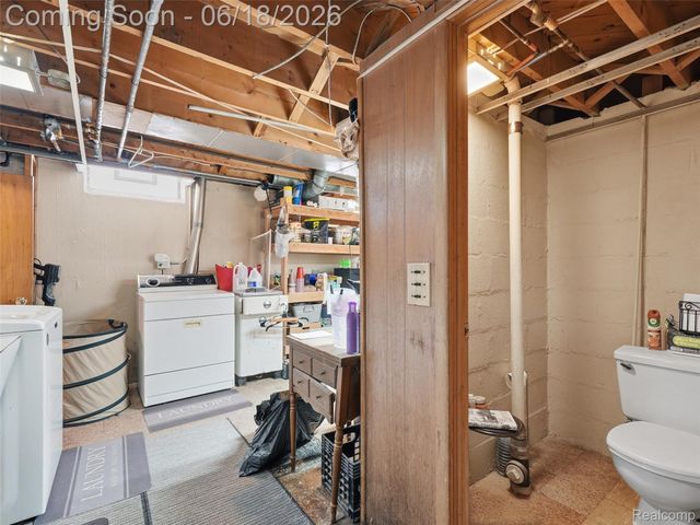 13211 Bloomfield Avenue, Warren, MI 48089