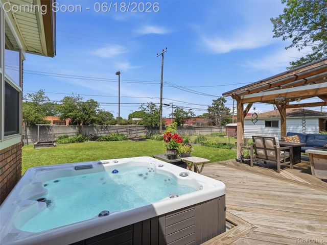 13211 Bloomfield Avenue, Warren, MI 48089