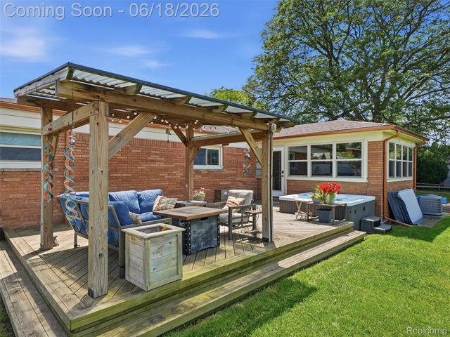 13211 Bloomfield Avenue, Warren, MI 48089
