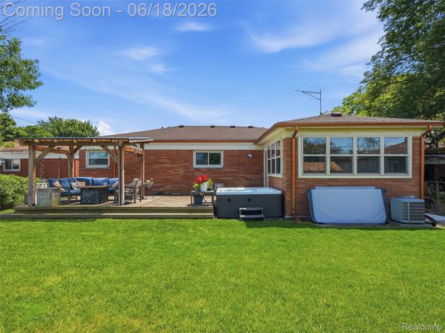 13211 Bloomfield Avenue, Warren, MI 48089