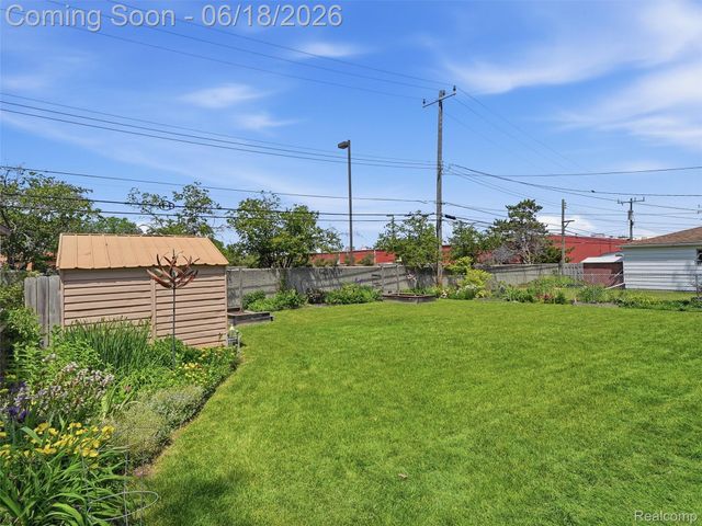 13211 Bloomfield Avenue, Warren, MI 48089