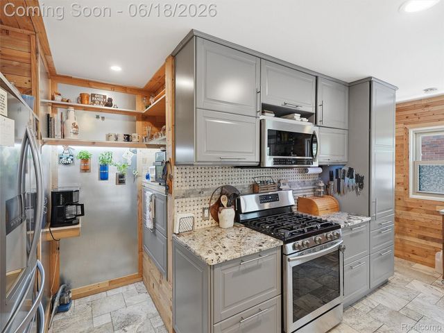 13211 Bloomfield Avenue, Warren, MI 48089