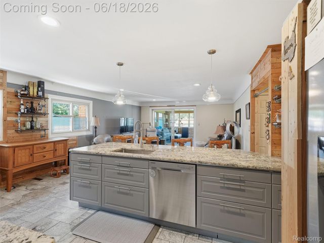 13211 Bloomfield Avenue, Warren, MI 48089