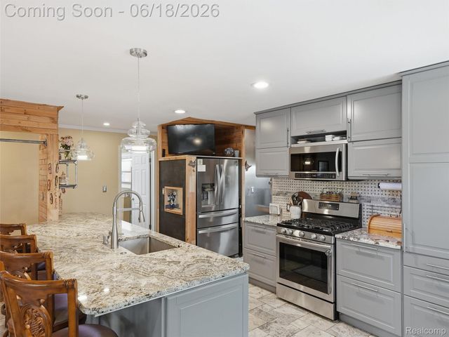 13211 Bloomfield Avenue, Warren, MI 48089