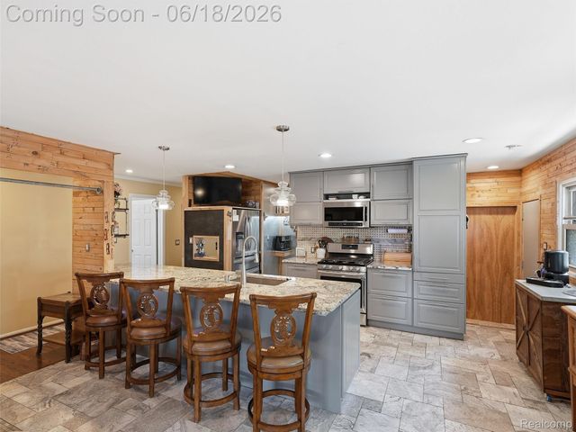 13211 Bloomfield Avenue, Warren, MI 48089