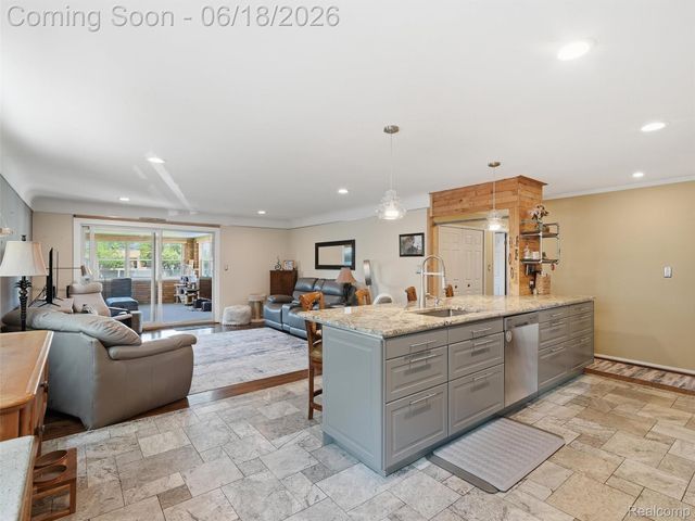 13211 Bloomfield Avenue, Warren, MI 48089