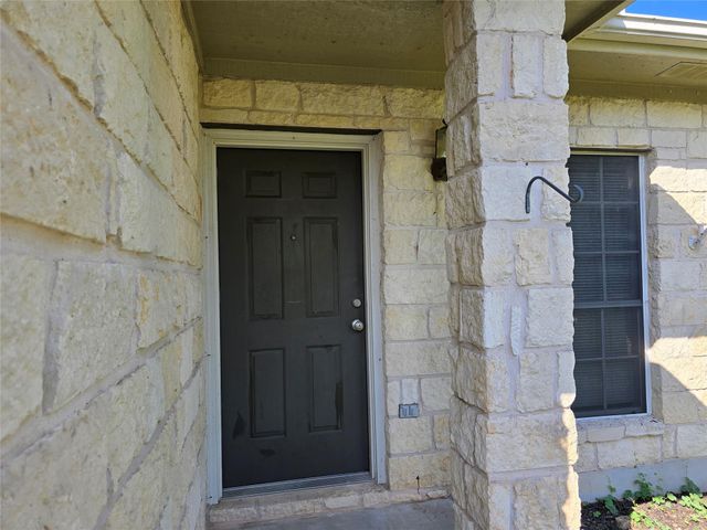 8701 Weiser DR B, Austin, TX 78729