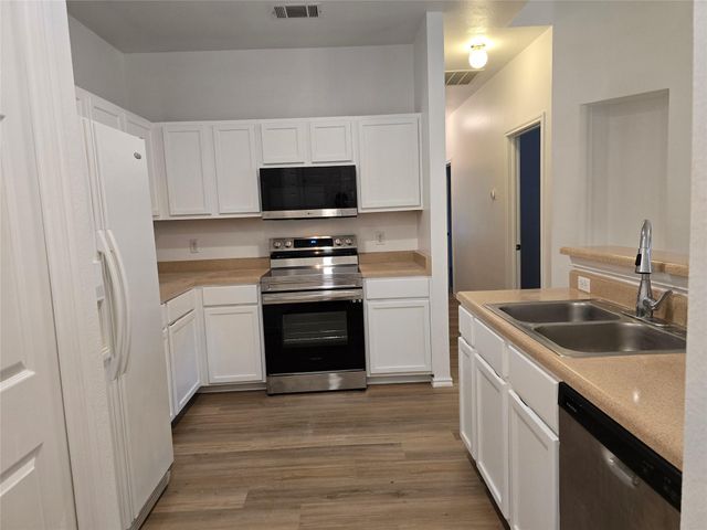 8701 Weiser DR B, Austin, TX 78729