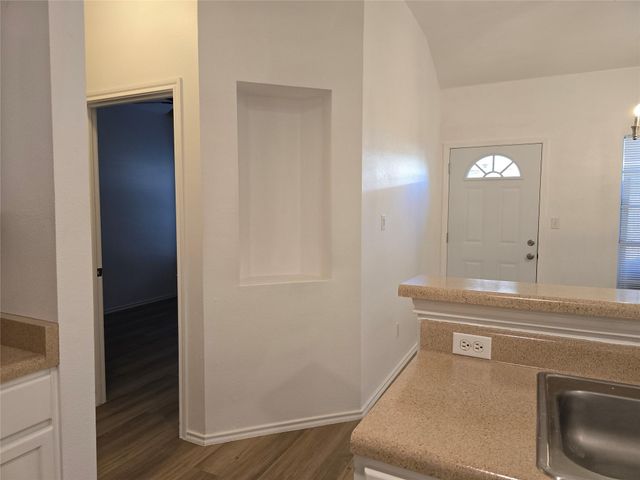 8701 Weiser DR B, Austin, TX 78729