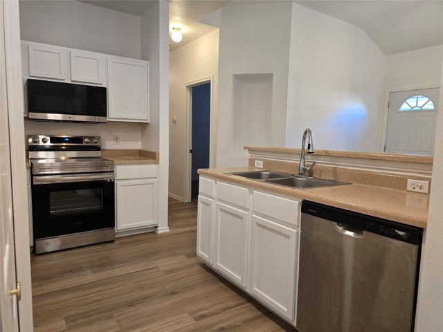 8701 Weiser DR B, Austin, TX 78729