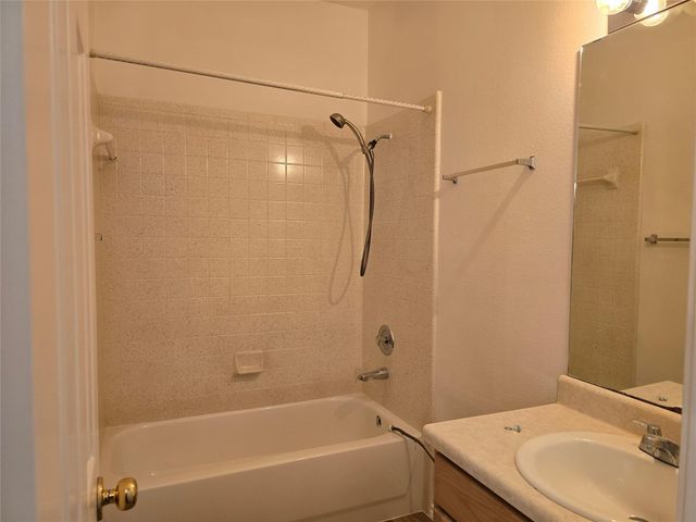 8701 Weiser DR B, Austin, TX 78729