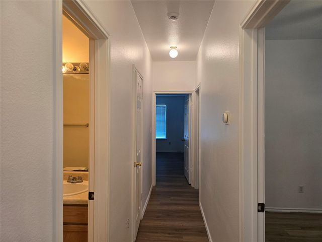 8701 Weiser DR B, Austin, TX 78729