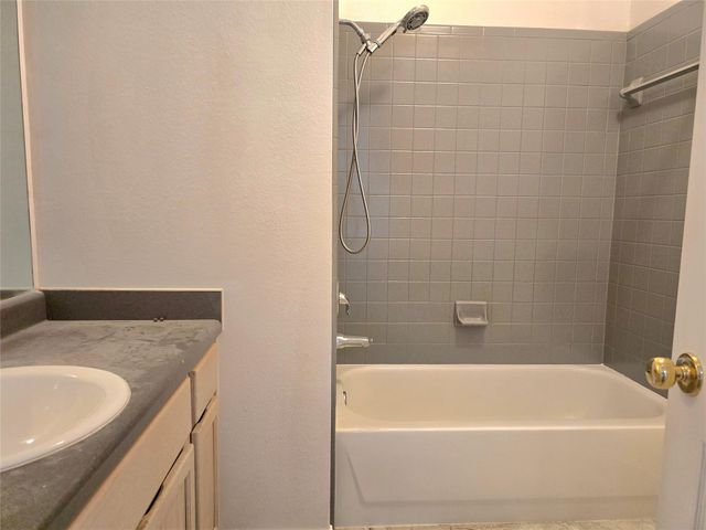 8701 Weiser DR B, Austin, TX 78729