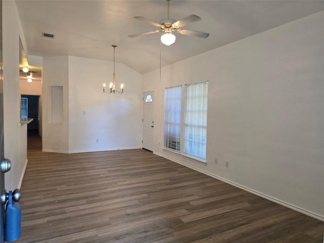 8701 Weiser DR B, Austin, TX 78729