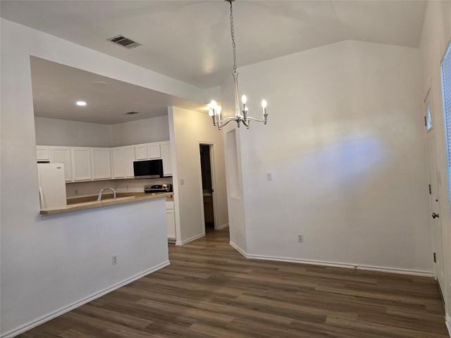 8701 Weiser DR B, Austin, TX 78729