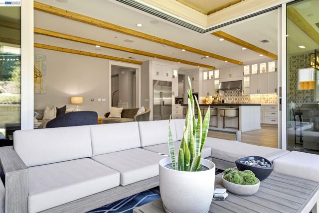 2830 Delamar Dr, Dublin, CA 94568