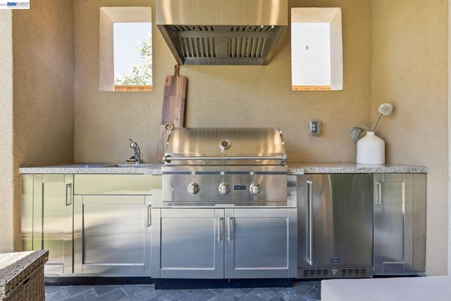2830 Delamar Dr, Dublin, CA 94568