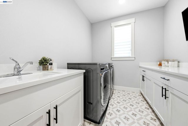 2830 Delamar Dr, Dublin, CA 94568
