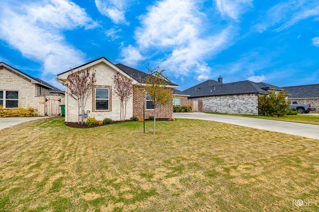 Image 3 of property listing at 5313 Riviera Lane, San Angelo, TX 76904