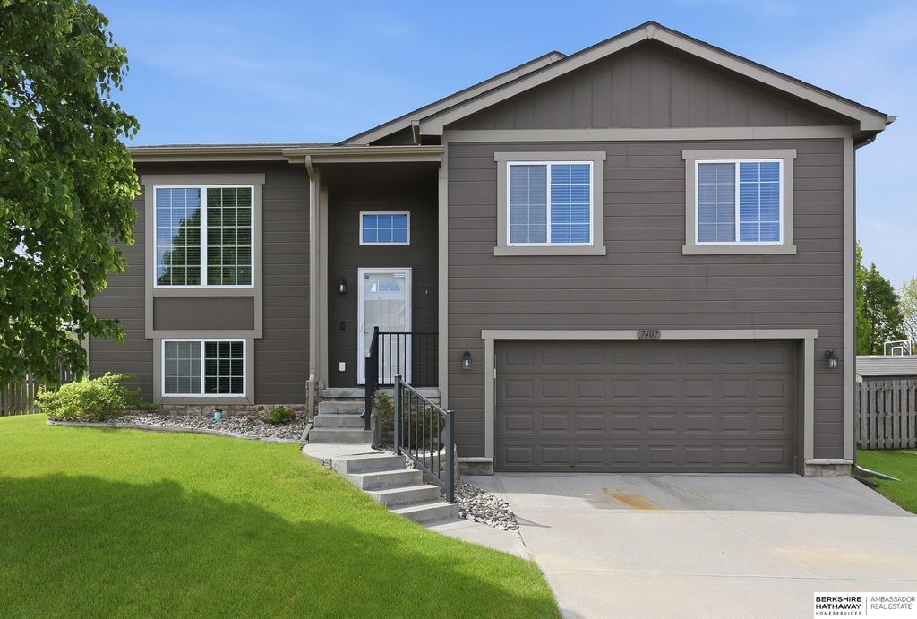 7407 Peters Street, La Vista, NE 68128