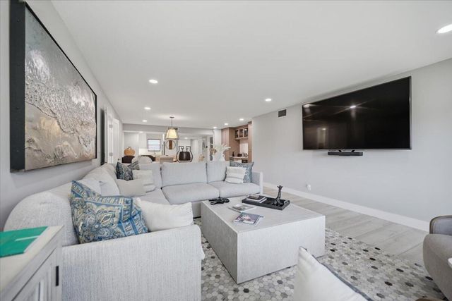 300 N Highway A1A 206n, Jupiter, FL 33477