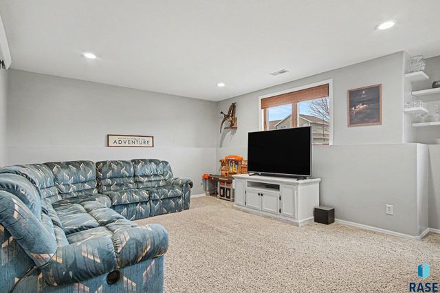 7101 W Jacob St Street, Sioux Falls, SD 57106