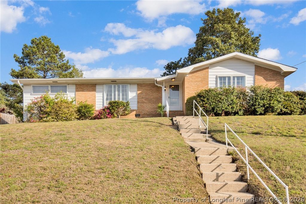 2702 Dartmouth Drive, Fayetteville, NC 28304 — exterior