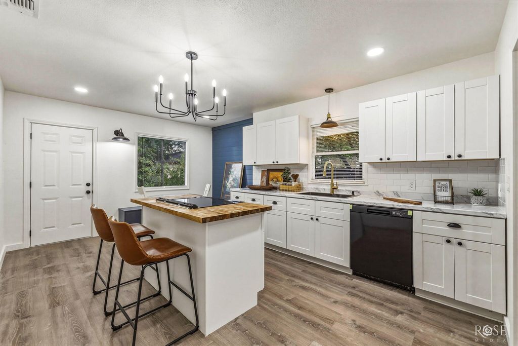 Image 10 of property listing at 311 S Jackson Street, San Angelo, TX 76901