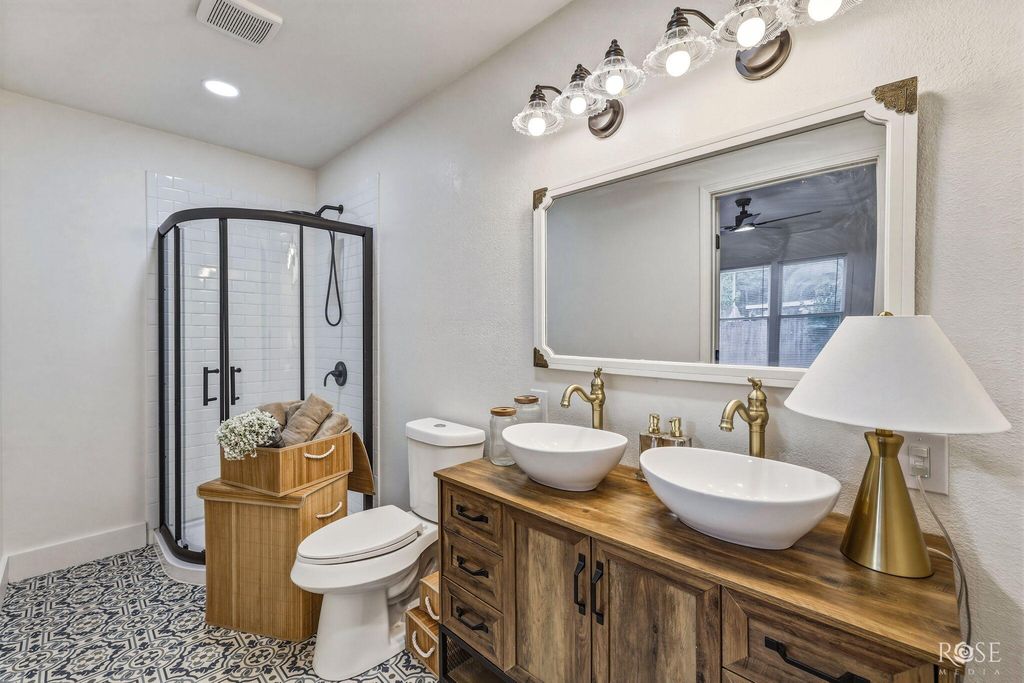 Image 19 of property listing at 311 S Jackson Street, San Angelo, TX 76901