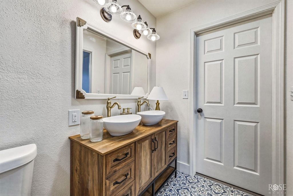 Image 20 of property listing at 311 S Jackson Street, San Angelo, TX 76901