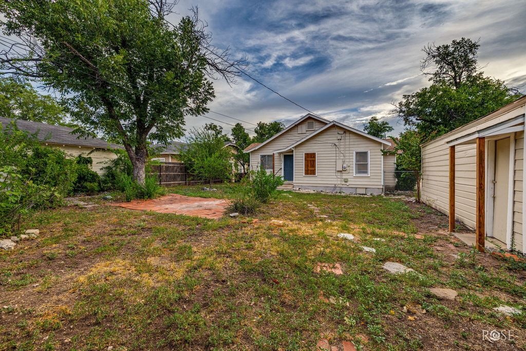 Image 23 of property listing at 311 S Jackson Street, San Angelo, TX 76901