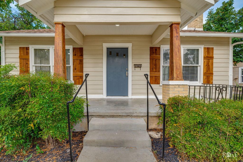 Image 4 of property listing at 311 S Jackson Street, San Angelo, TX 76901