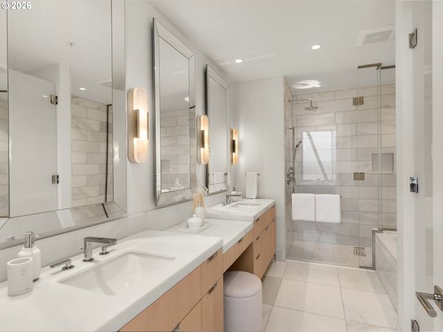 550 Sw 10TH Ave 2610, Portland, OR 97205