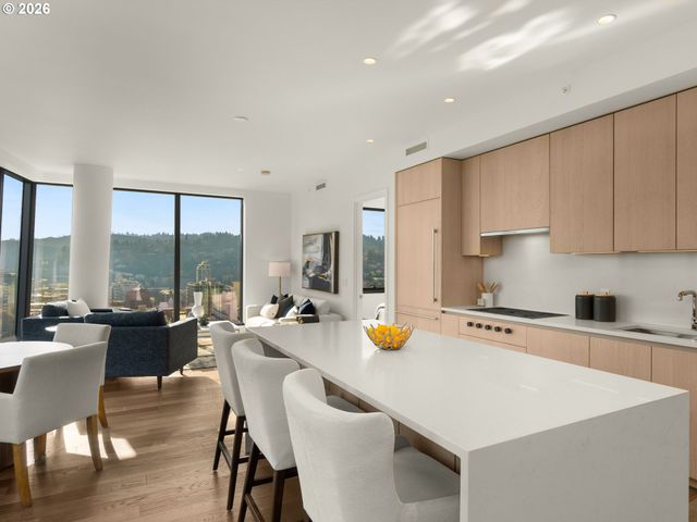 550 Sw 10TH Ave 2610, Portland, OR 97205