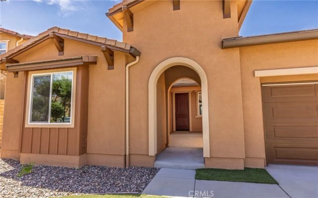 19122 Graham, Saugus, CA 91350