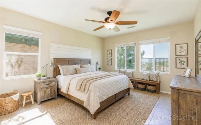 19122 Graham, Saugus, CA 91350