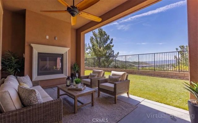 19122 Graham, Saugus, CA 91350