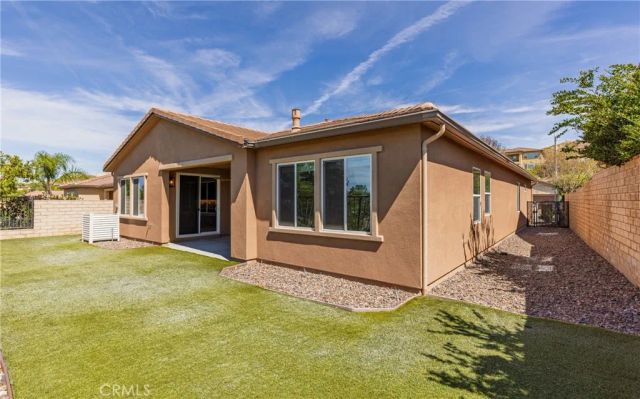 19122 Graham, Saugus, CA 91350