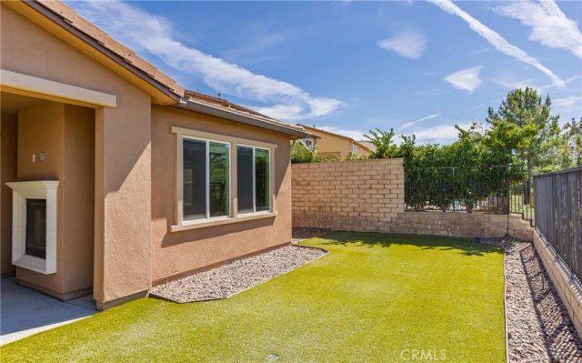 19122 Graham, Saugus, CA 91350