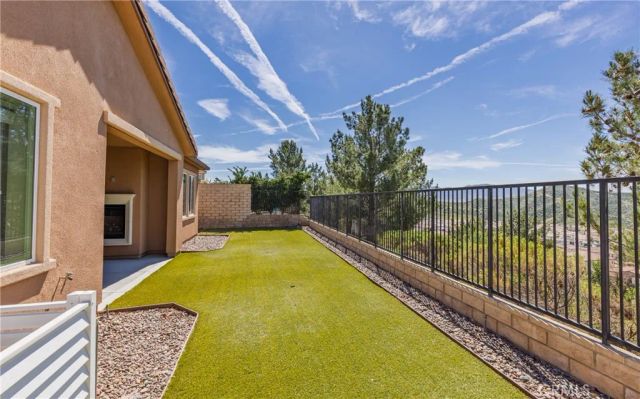 19122 Graham, Saugus, CA 91350