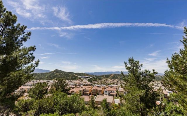 19122 Graham, Saugus, CA 91350