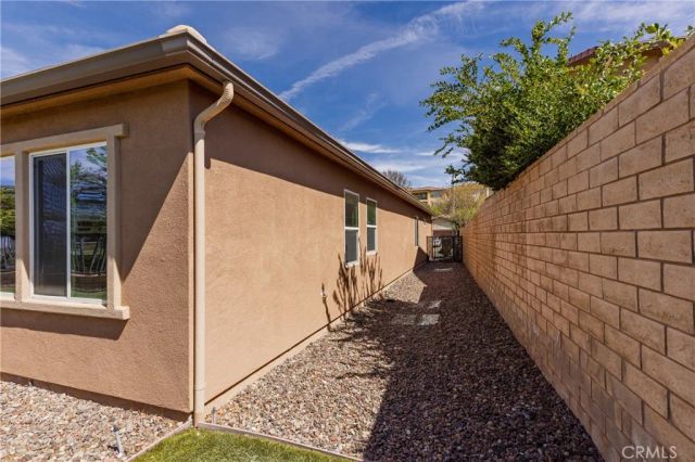 19122 Graham, Saugus, CA 91350