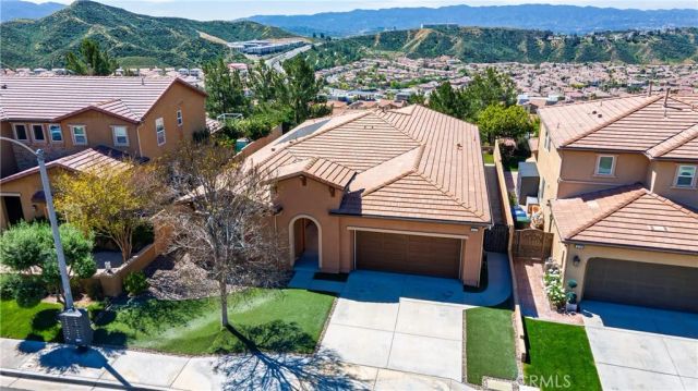 19122 Graham, Saugus, CA 91350