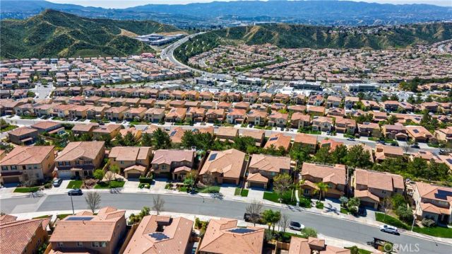 19122 Graham, Saugus, CA 91350