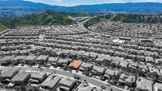 19122 Graham, Saugus, CA 91350