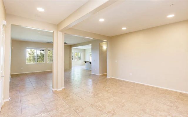 19122 Graham, Saugus, CA 91350