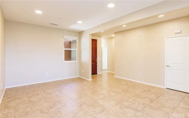 19122 Graham, Saugus, CA 91350