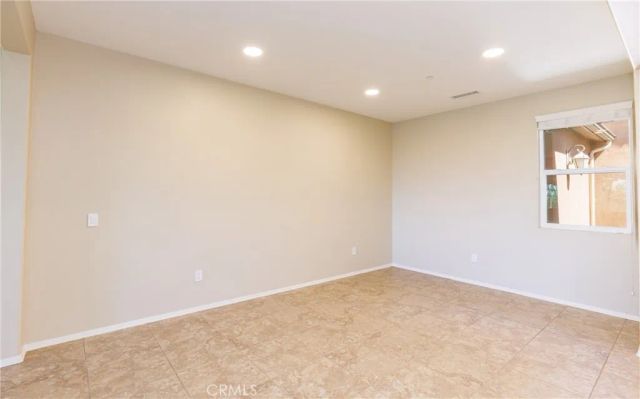 19122 Graham, Saugus, CA 91350