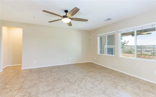 19122 Graham, Saugus, CA 91350