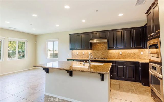 19122 Graham, Saugus, CA 91350